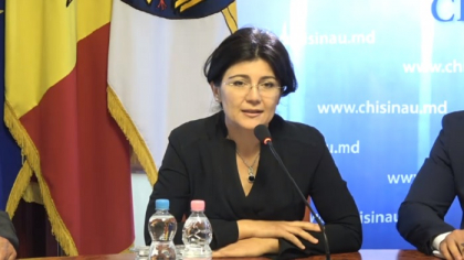 Silvia Radu, despre covorul din flori vii din scuarul catedralei: "Chisinaul a aparut in presa internationala. Am respectat licitatia." Leahu: "Noi nu am achitat aceste plante"