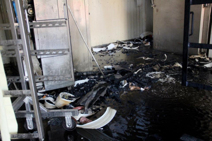 Incendiu la o fabrica de mezeluri din Truseni. Flacarile au mistuit 30 la suta din acoperistul constructiei. Operatiunea salvatorilor - FOTO si VIDEO Incendiu la o fabrica de mezeluri din Truseni. Flacarile au mistuit 30 la suta din acoperistul constructiei. Operatiunea salvatorilor - FOTO si VIDEO