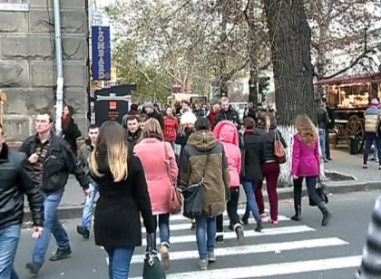 Elevii astazi invata, iar bugetarii ar trebui sa fie la munca, pentru ca saptamana viitoare sa aiba o minivacanta de patru zile