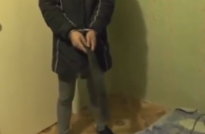 O fetita de 4 ani din Rusia, batuta cu cruzime de concubinul mamei sale pentru ca nu a numarat pana la 5 - FOTO si VIDEO O fetita de 4 ani din Rusia, batuta cu cruzime de concubinul mamei sale pentru ca nu a numarat pana la 5 - FOTO si VIDEO