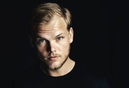 Fratele lui Avicii cauta raspunsuri in Oman. Ultimele imagini cu DJ-ul in viata - FOTO Fratele lui Avicii cauta raspunsuri in Oman. Ultimele imagini cu DJ-ul in viata - FOTO