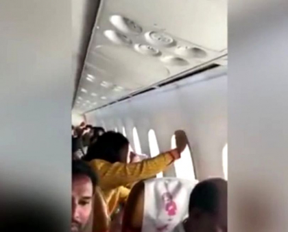 Momentul in care fereastra unui avion cade din cauza turbulentelor. Clipe de groaza pentru 240 de pasageri: avionul se afla la 4.600 de metri in aer - VIDEO Momentul in care fereastra unui avion cade din cauza turbulentelor. Clipe de groaza pentru 240 de pasageri: avionul se afla la 4.600 de metri in aer - VIDEO