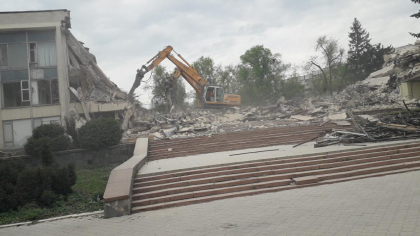 A inceput demolarea Palatului de Cultura a Sindicatelor. In locul mastodontului sovietic va fi ridicat un hipermarket Kaufland - GALERIE FOTO A inceput demolarea Palatului de Cultura a Sindicatelor. In locul mastodontului sovietic va fi ridicat un hipermarket Kaufland - GALERIE FOTO