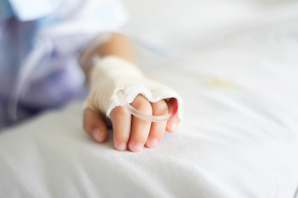 Un baietel a supravietuit unei operatii in urma careia a primit 5 organe in timpul unui singur transplant