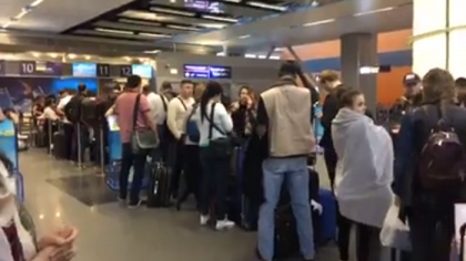 Haos pe aeroportul din Kiev. Zeci de moldoveni, blocati in Ucraina. Cursa a fost amanata - VIDEO