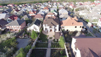 Casa de lux a fostului presedinte al Judecatoriei Centru, Ion Turcan, neinregistrata la Cadastru. Tranzactia dintre mama judecatorului si vecina ei - VIDEO/ZdG.md Casa de lux a fostului presedinte al Judecatoriei Centru, Ion Turcan, neinregistrata la Cadastru. Tranzactia dintre mama judecatorului si vecina ei - VIDEO/ZdG.md