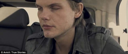 Cu sase luni inainte de-a fi gasit mort, DJ-ul Avicii abia reusea sa isi mai tina ochii deschisi - VIDEO Cu sase luni inainte de-a fi gasit mort, DJ-ul Avicii abia reusea sa isi mai tina ochii deschisi - VIDEO