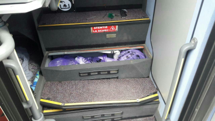 Un autocar de pe ruta Chisinau-Bucuresti, oprit la intrare in capitala. Ce a ascuns soferul in podeaua si in sistemul de ventilatie a vehiculului - GALERIE FOTO Un autocar de pe ruta Chisinau-Bucuresti, oprit la intrare in capitala. Ce a ascuns soferul in podeaua si in sistemul de ventilatie a vehiculului - GALERIE FOTO