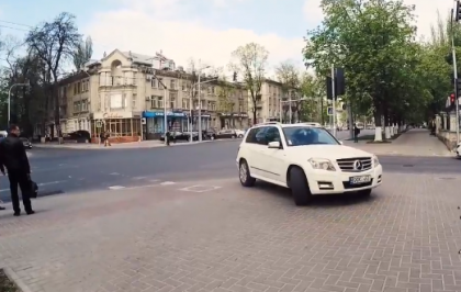 Ce spun soferii atunci cand sunt atentionati sa nu parcheze pe trotuar. "Politia mi-a zis ca aici este permis", "Va dau in judecata". StopHam a organizat un raid pe bulevardul Stefan cel Mare - VIDEO Ce spun soferii atunci cand sunt atentionati sa nu parcheze pe trotuar. "Politia mi-a zis ca aici este permis", "Va dau in judecata". StopHam a organizat un raid pe bulevardul Stefan cel Mare - VIDEO