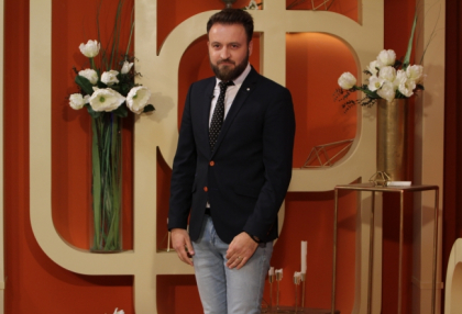 Andrew Rayel, unicul artist din Moldova prezent pentru al 6-lea an consecutiv in topul celor mai buni DJ din lume, va sustine un show de exceptie la Chisinau. Ovidiu Biber a spus mai multe informatii despre acest incendiar eveniment - VIDEO Andrew Rayel, unicul artist din Moldova prezent pentru al 6-lea an consecutiv in topul celor mai buni DJ din lume, va sustine un show de exceptie la Chisinau. Ovidiu Biber a spus mai multe informatii despre acest incendiar eveniment - VIDEO