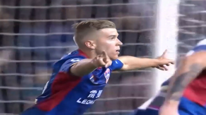 Un pusti de 19 ani, de la Newcastle Jets, a marcat unul dintre cele mai frumoase goluri ale anului. A trimis fantastic, cu lovitura scorpionului, de la 16 metri Un pusti de 19 ani, de la Newcastle Jets, a marcat unul dintre cele mai frumoase goluri ale anului. A trimis fantastic, cu lovitura scorpionului, de la 16 metri