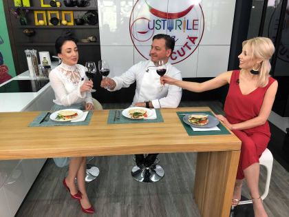 Actrita, regizoare si bucatareasa iscusita! Daniela Burlaca, invitata Silviei Petrov la emisiunea "Gusturile se discuta" - VIDEO Actrita, regizoare si bucatareasa iscusita! Daniela Burlaca, invitata Silviei Petrov la emisiunea "Gusturile se discuta" - VIDEO