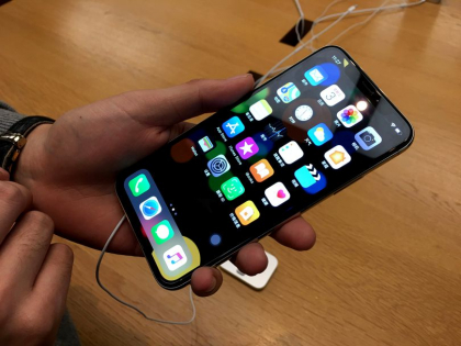 Apple va renunta la o functie foarte populara de iPhone in acest an - VIDEO Apple va renunta la o functie foarte populara de iPhone in acest an - VIDEO