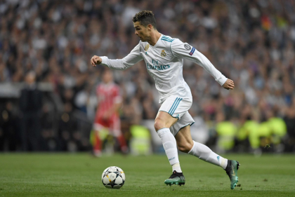 Real Madrid este in finala Ligii Campionilor dupa 4-3 cu Bayern. Gafa lui Ulreich, eroul Navas si dubla lui Benzema o ingroapa pe Bayern. Final dramatic pe Bernabeu Real Madrid este in finala Ligii Campionilor dupa 4-3 cu Bayern. Gafa lui Ulreich, eroul Navas si dubla lui Benzema o ingroapa pe Bayern. Final dramatic pe Bernabeu