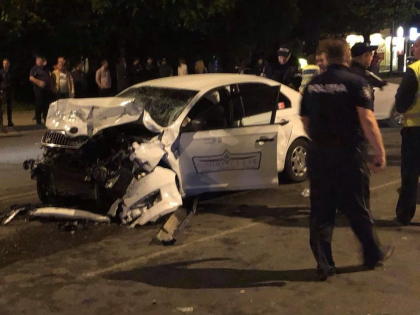 Grav accident in capitala. Trei masini, facute zob. Martor: sunt mai multe persoane ranite. Ambulanta se afla acolo - GALERIE FOTO Grav accident in capitala. Trei masini, facute zob. Martor: sunt mai multe persoane ranite. Ambulanta se afla acolo - GALERIE FOTO