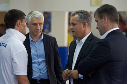 Averea si trecutul sefului de la Moldova-Gaz, Vasile Botnari, propus astazi la functia de sef al Serviciului de Informatii si Securitate - ZdG.md Averea si trecutul sefului de la Moldova-Gaz, Vasile Botnari, propus astazi la functia de sef al Serviciului de Informatii si Securitate - ZdG.md