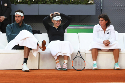 Simona Halep, cuplu inedit cu un jucator mai inalt decat ea cu 30 de centimetri Simona Halep, cuplu inedit cu un jucator mai inalt decat ea cu 30 de centimetri