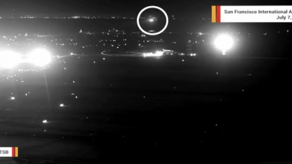 O camera de supraveghere a surprins momentul inspaimantator in care un avion de pasageri a fost cat pe ce sa aterizeze peste alte patru aeronave O camera de supraveghere a surprins momentul inspaimantator in care un avion de pasageri a fost cat pe ce sa aterizeze peste alte patru aeronave