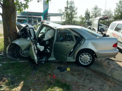 Sase persoane, transportate la spital, dupa ce masinile in care se aflau s-au lovit violent, pe soseaua Chisinau-Leuseni - FOTO