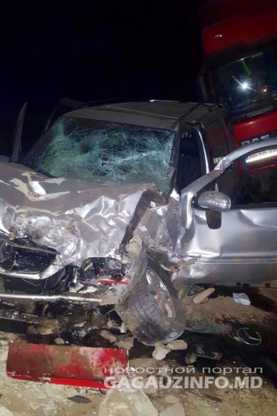 Politia i-a facut semn sa opreasca, insa el a apasat acceleratia pana la capat si a intrat cu Mercedes-ul intr-un camion, la Vulcanesti. Soferul masinii si iubita lui, in stare extrem de grava la spital - FOTO Politia i-a facut semn sa opreasca, insa el a apasat acceleratia pana la capat si a intrat cu Mercedes-ul intr-un camion, la Vulcanesti. Soferul masinii si iubita lui, in stare extrem de grava la spital - FOTO