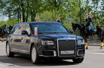 Noua limuzina a lui Vladimir Putin, numita "Aurus", prezentata oficial. Imagini cu "Bestia ruseasca". Ce lungime are - FOTO si VIDEO Noua limuzina a lui Vladimir Putin, numita "Aurus", prezentata oficial. Imagini cu "Bestia ruseasca". Ce lungime are - FOTO si VIDEO