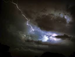 Cer noros si precipitatii insotite de descarcari electrice. Prognoza meteo pentru astazi. Unde va ploua si ce temperaturi vom avea - FOTO Cer noros si precipitatii insotite de descarcari electrice. Prognoza meteo pentru astazi. Unde va ploua si ce temperaturi vom avea - FOTO