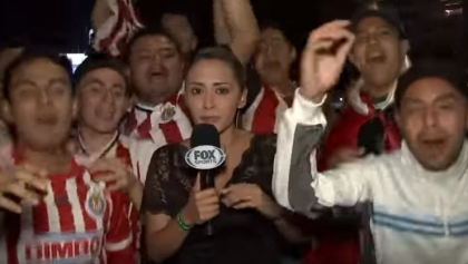 O reporterita a luat dreptatea in propriile maini, dupa ce un suporter a atins-o intr-un mod indecent - VIDEO O reporterita a luat dreptatea in propriile maini, dupa ce un suporter a atins-o intr-un mod indecent - VIDEO