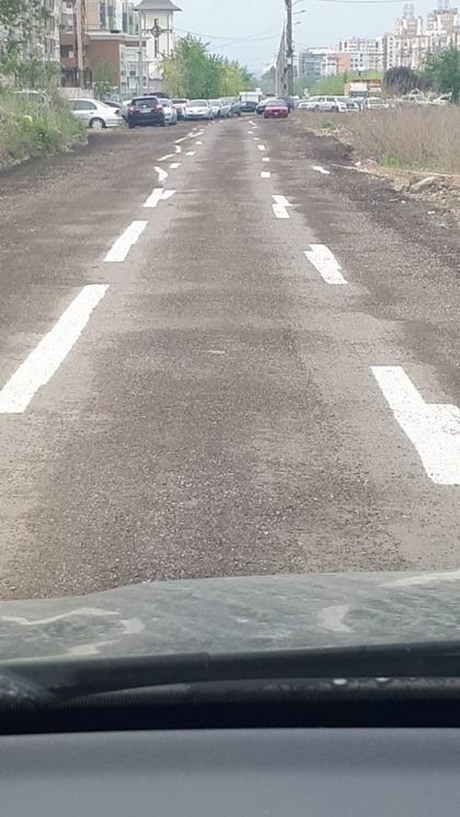 Autospeciala cu care aplica marcaje s-a stricat si a mers pe strada Nicolae Sulac pentru a testa utilajul. Explicatia angajatului de la Exdrupo responsabil de marcajele aplicate haotic pe acea portiune de drum - FOTO Autospeciala cu care aplica marcaje s-a stricat si a mers pe strada Nicolae Sulac pentru a testa utilajul. Explicatia angajatului de la Exdrupo responsabil de marcajele aplicate haotic pe acea portiune de drum - FOTO