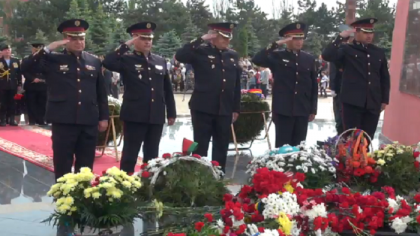 URMARESTE LIVE. Ceremonia organizata cu ocazia Zilei Victoriei si comemorarii eroilor cazuti pentru Independenta Patriei URMARESTE LIVE. Ceremonia organizata cu ocazia Zilei Victoriei si comemorarii eroilor cazuti pentru Independenta Patriei