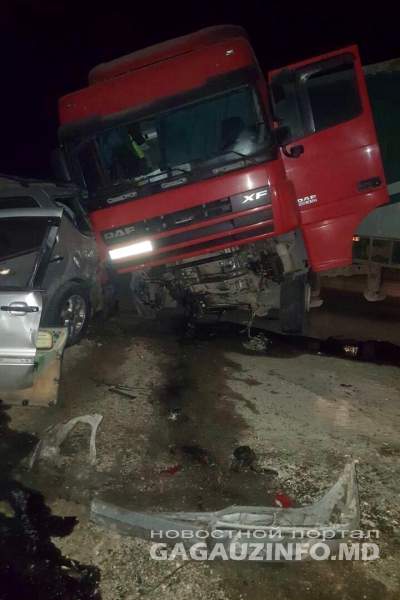 Accidentul de la Vulcanesti, in urma caruia doi iubiti au ajuns in coma la spital: Mercedes-ul in care se aflau ar fi fost urmarit de politisti. A fost deschisa o ancheta interna Accidentul de la Vulcanesti, in urma caruia doi iubiti au ajuns in coma la spital: Mercedes-ul in care se aflau ar fi fost urmarit de politisti. A fost deschisa o ancheta interna
