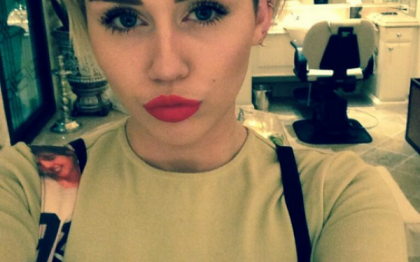 Miley Cyrus si-a facut o fotografie care i-a incantat pe fanii celebrei cantarete. Cat de mult a lasat la vedere