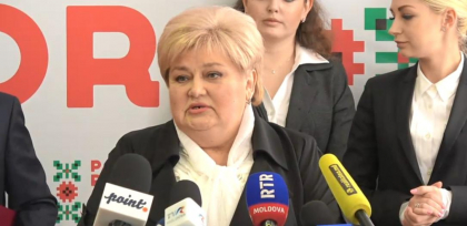 Candidata partidului SOR, Reghina Apostolova, exclusa din cursa electorala pentru sefia capitalei. Apostolova: "E o faradelege", Avocat: "In 10 minute mergem la Curtea de Apel" Candidata partidului SOR, Reghina Apostolova, exclusa din cursa electorala pentru sefia capitalei. Apostolova: "E o faradelege", Avocat: "In 10 minute mergem la Curtea de Apel"