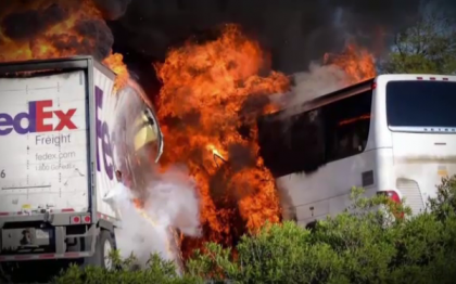 Accident urmat de incendiu, in America. Bilantul autoritatilor: Cel putin 10 oameni au murit, iar 30 au fost grav raniti