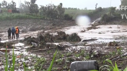 Bilant dezastruos in sudul Kenyei, unde din cauza ploilor torentiale, un baraj s-a rupt si a inundat o localitate: cel putin 47 de persoane, printre care si copii au murit Bilant dezastruos in sudul Kenyei, unde din cauza ploilor torentiale, un baraj s-a rupt si a inundat o localitate: cel putin 47 de persoane, printre care si copii au murit