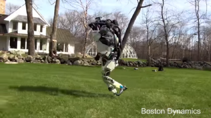 Entuziasm si teama in urma unei inregistrari cu un robot umanoid alergand - VIDEO