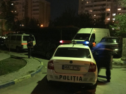 Un barbat s-a stins pe loc, iar altul a fost transportat in stare grava la spital, dupa ce masina in care se aflau s-a izbit intr-un microbuz de pe ruta Revaca - Sangera, plin cu pasageri Un barbat s-a stins pe loc, iar altul a fost transportat in stare grava la spital, dupa ce masina in care se aflau s-a izbit intr-un microbuz de pe ruta Revaca - Sangera, plin cu pasageri