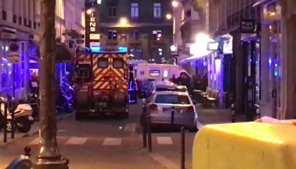 Atac cu cutitul in Paris: un mort si mai multi raniti. Atacatorul a fost impuscat - VIDEO Atac cu cutitul in Paris: un mort si mai multi raniti. Atacatorul a fost impuscat - VIDEO