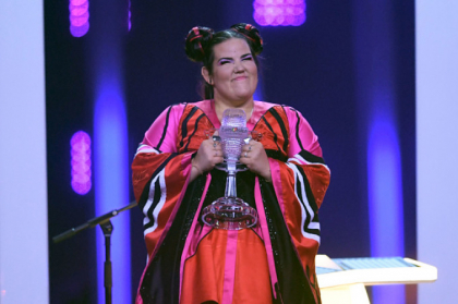 Eurovision 2018. Mesajul cantecului castigator si explicatia pentru "sunetele de gaina" - VIDEO Eurovision 2018. Mesajul cantecului castigator si explicatia pentru "sunetele de gaina" - VIDEO