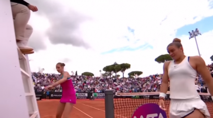 Karolina Pliskova a spart scaunul arbitrului la Roma si risca sanctiuni Karolina Pliskova a spart scaunul arbitrului la Roma si risca sanctiuni