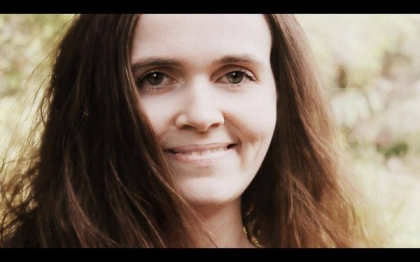 "Mi-a taiat gatul si a vrut sa ma arda in cuptor". O tanara povesteste cum era sa fie ucisa de propria mama intr-un ritual biblic "Mi-a taiat gatul si a vrut sa ma arda in cuptor". O tanara povesteste cum era sa fie ucisa de propria mama intr-un ritual biblic