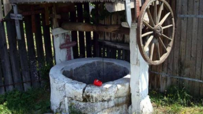 Corpul neinsufletit al unui barbat, descoperit de catre trecatori, intr-o fantana de la Gratiesti. Ce spune politia