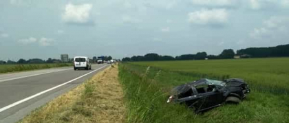 Un moldovean de 22 de ani, stabilit in Italia, a supravietuit dupa ce s-a rasturnat cu masina si a ajuns intr-un sant, insa cand a iesit din automobil si a inceput sa caute ajutor, a fost lovit mortal de un camion