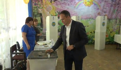 Presedintele Parlamentul si-a exprimat votul. Andrian Candu: "Am votat pentru un candidat care cred ca are posibilitatea sa realizeze ceea ce ne dorim " Presedintele Parlamentul si-a exprimat votul. Andrian Candu: "Am votat pentru un candidat care cred ca are posibilitatea sa realizeze ceea ce ne dorim "