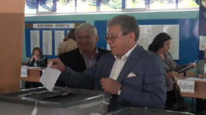Mihai Ghimpu si-a exprimat votul: "Un primar trebuie sa vada lucrurile mari. Cine va continua proiectele ex-primarului, va face lucruri bune" Mihai Ghimpu si-a exprimat votul: "Un primar trebuie sa vada lucrurile mari. Cine va continua proiectele ex-primarului, va face lucruri bune"