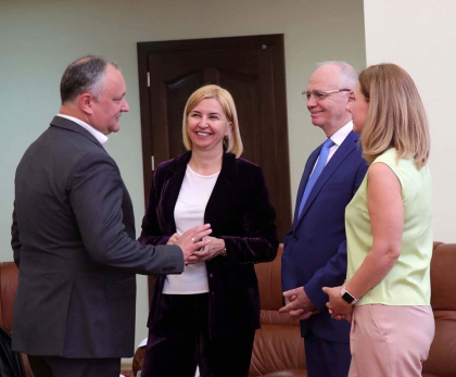 Igor Dodon se afla din nou in Rusia. Ce face in Sankt-Petersburg, impreuna cu sotia sa - FOTO