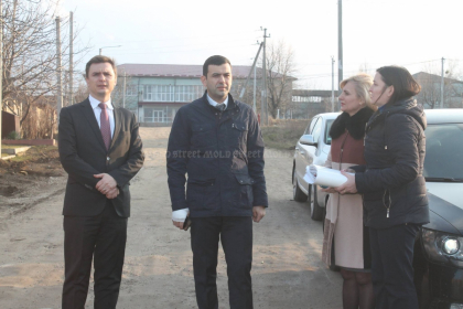 Cum se realizeaza programul "Drumuri bune pentru "democrati" din Moldova" la Straseni - mold-street.com Cum se realizeaza programul "Drumuri bune pentru "democrati" din Moldova" la Straseni - mold-street.com