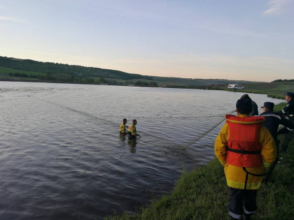 Durere fara margini la Pohrebeni. Cei trei copii de 7, 9 si 11 ani care au murit inecati intr-un lac erau frati - FOTO si VIDEO Durere fara margini la Pohrebeni. Cei trei copii de 7, 9 si 11 ani care au murit inecati intr-un lac erau frati - FOTO si VIDEO