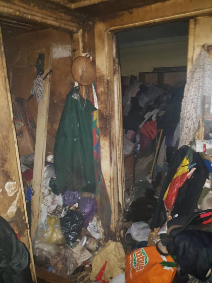 Incendiu in sectorul Centru al capitalei. Un apartament, cuprins de flacari. Martor: proprietara locuintei depozita acolo tone de gunoi - GALERIE FOTO