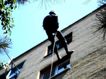 O fetita de 7 ani, din Balti, fiind singura acasa, a auzit un zgomot, s-a speriat, a fugit la balcon, a alunecat si atarna in gol, de la etajul cinci: a reusit sa-si sune tatal. Ce a facut barbatul si cum s-a terminat totul - VIDEO O fetita de 7 ani, din Balti, fiind singura acasa, a auzit un zgomot, s-a speriat, a fugit la balcon, a alunecat si atarna in gol, de la etajul cinci: a reusit sa-si sune tatal. Ce a facut barbatul si cum s-a terminat totul - VIDEO