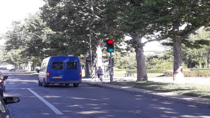 Rosu sau verde? Un sofer, in incurcatura, dupa ce a ajuns la un semafor din capitala: nu stia ce sa faca - FOTO